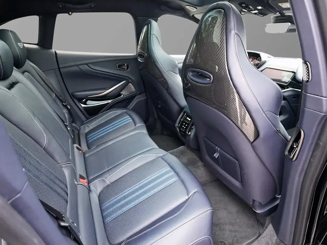 Aston Martin DBX - Thumbnail 30