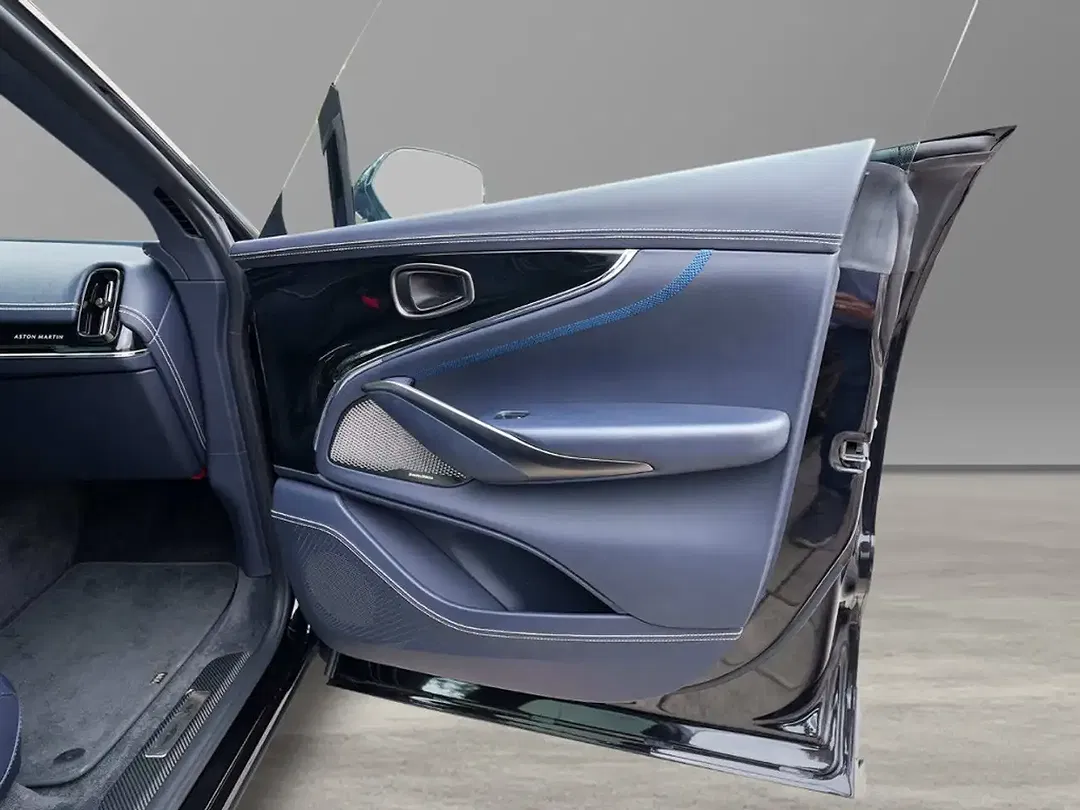 Aston Martin DBX - Thumbnail 32