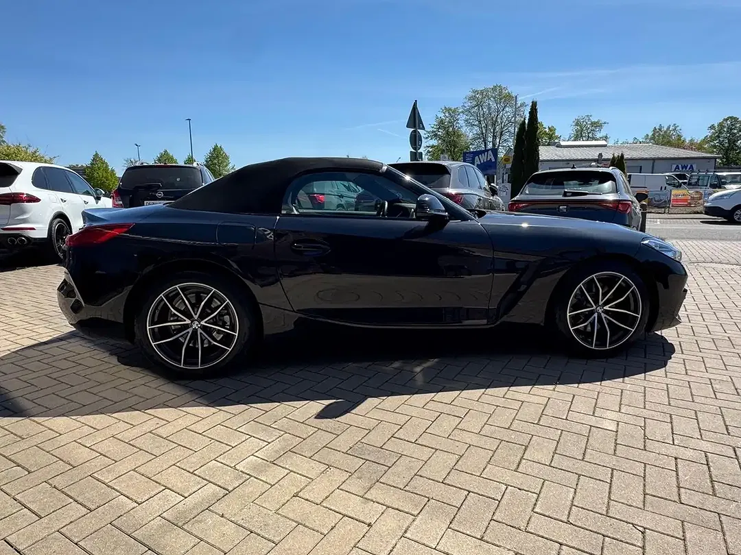 BMW Z4 - Thumbnail 9