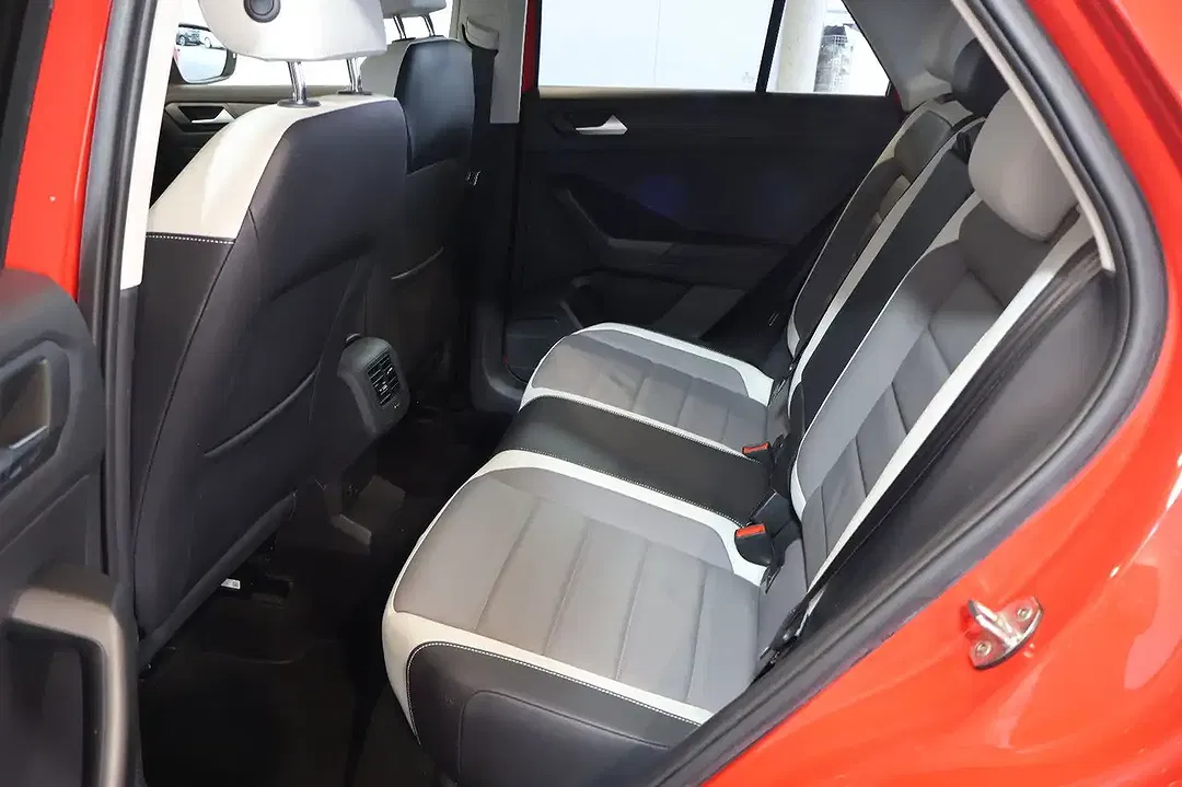 Volkswagen T-Roc - Thumbnail 11