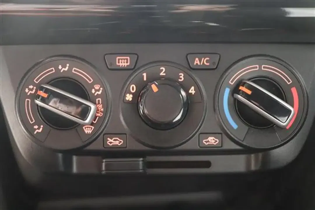 Suzuki Swift - Thumbnail 12