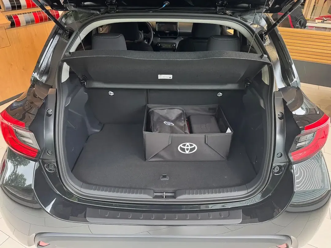 Toyota Yaris - Thumbnail 9