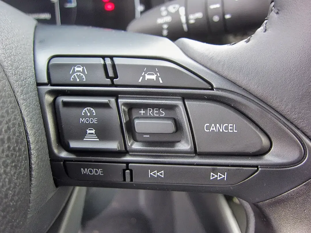 Toyota Yaris - Thumbnail 11