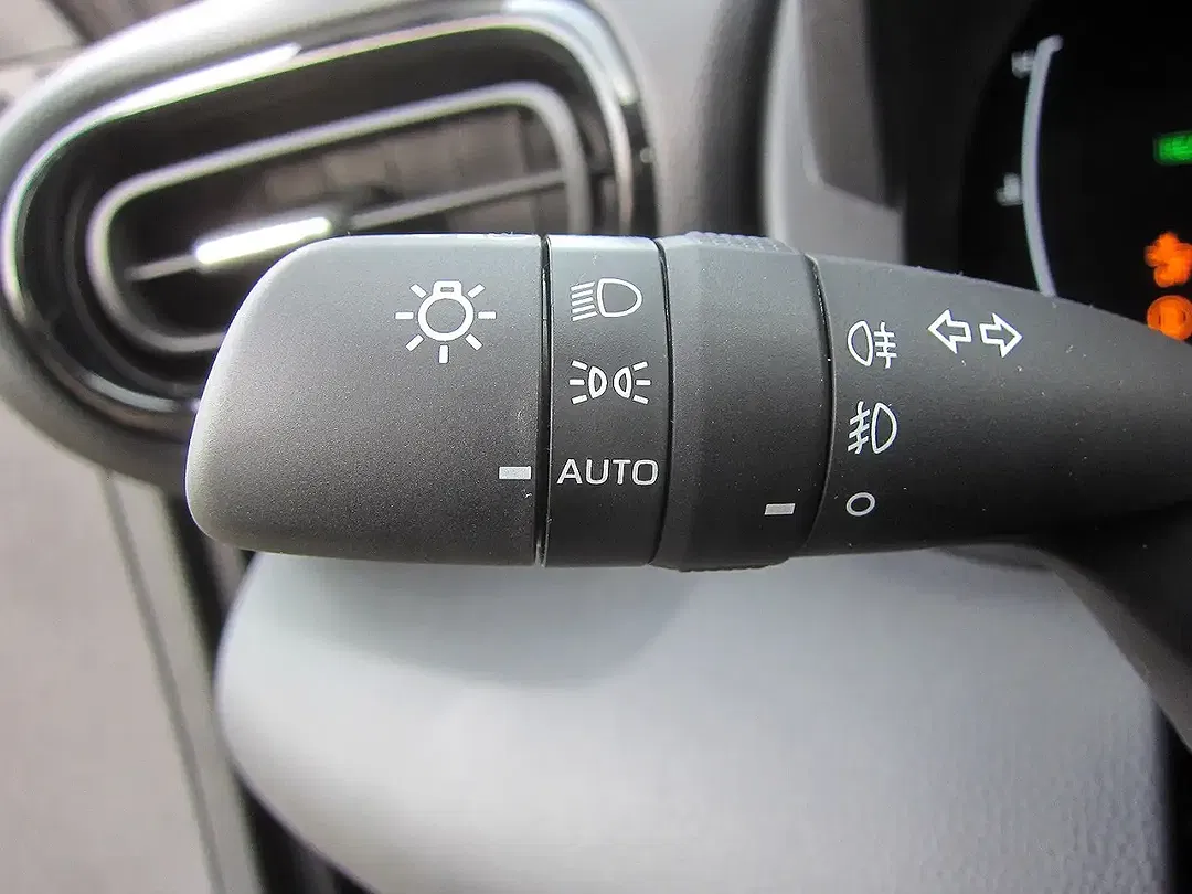 Toyota Yaris - Thumbnail 12