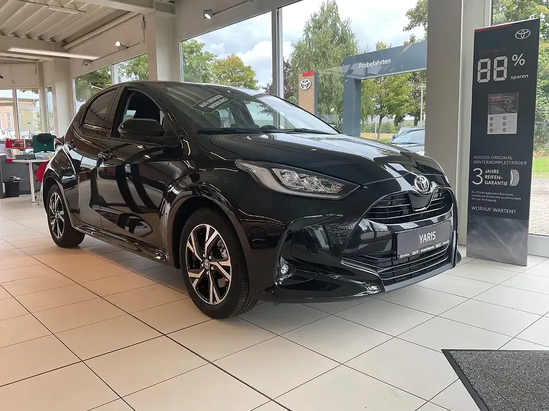 Toyota Yaris - Thumbnail 3
