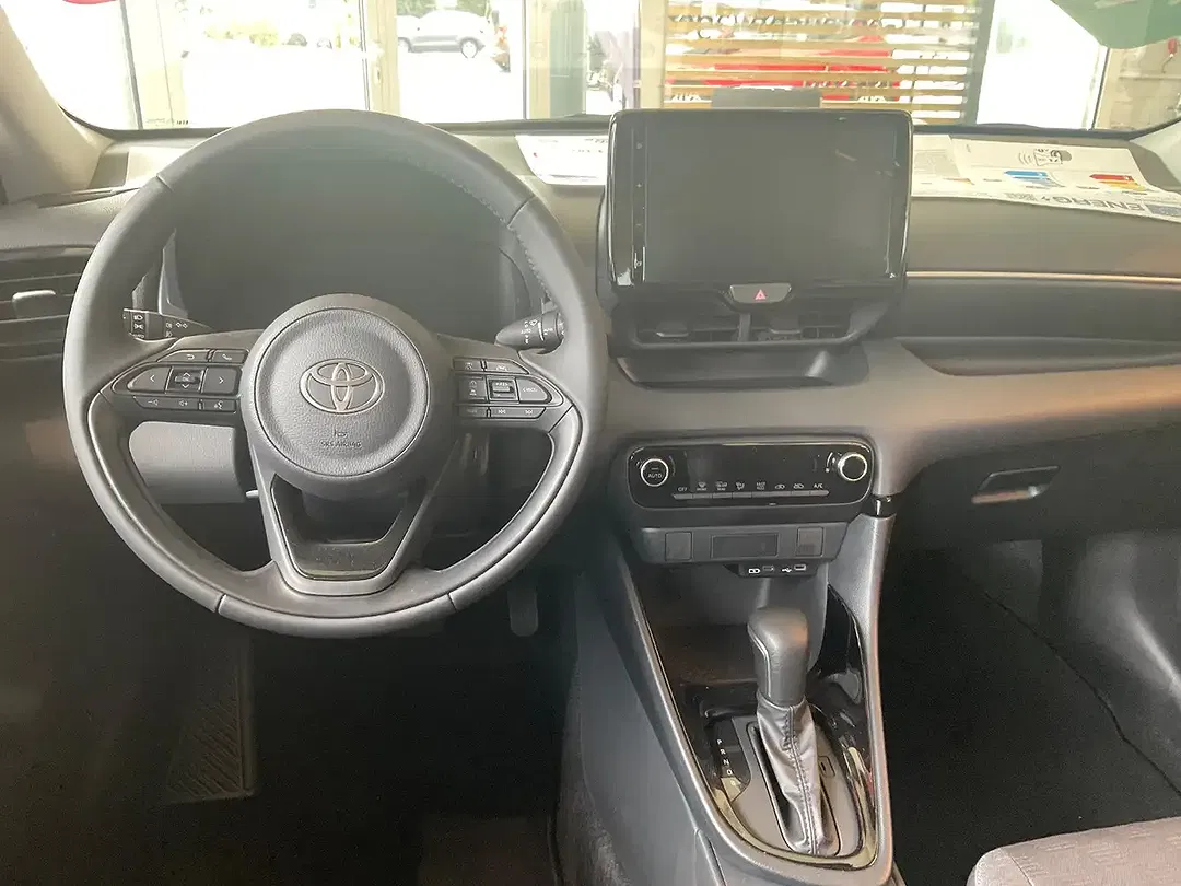 Toyota Yaris - Thumbnail 6