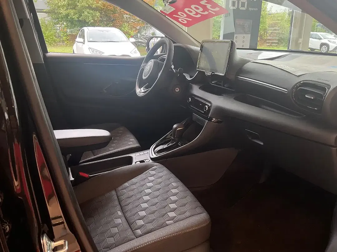 Toyota Yaris - Thumbnail 8