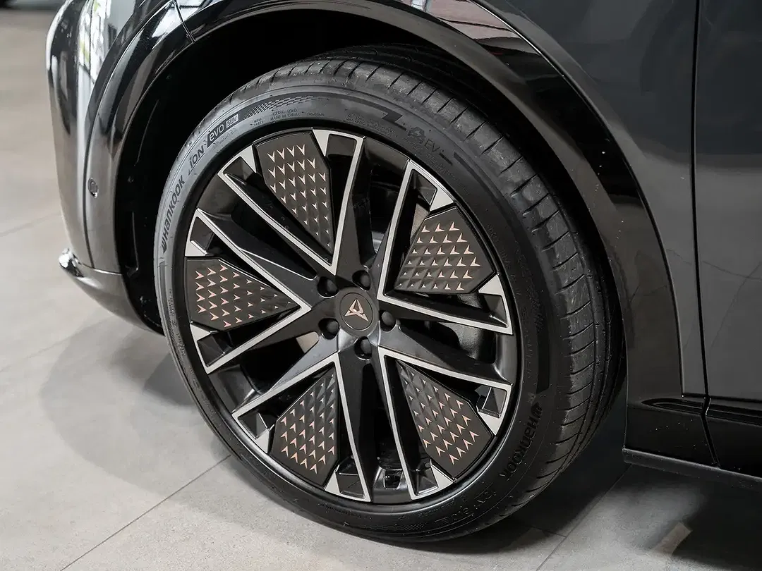 CUPRA Tavascan - Thumbnail 5