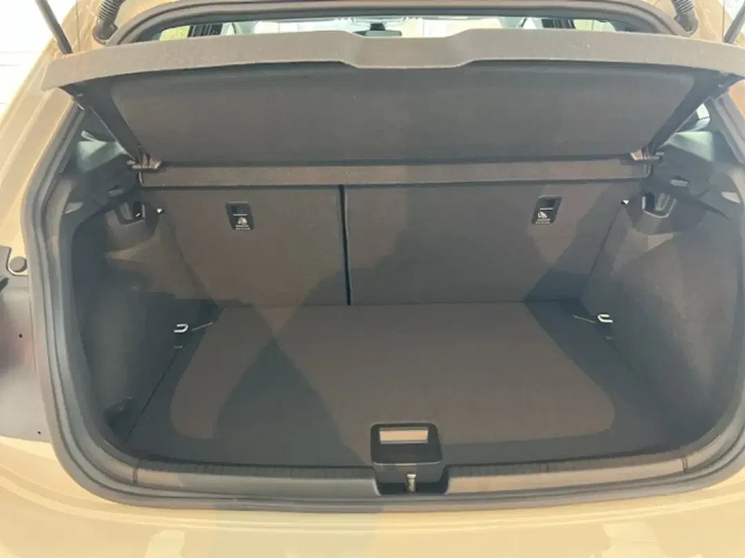 Volkswagen Polo - Thumbnail 9