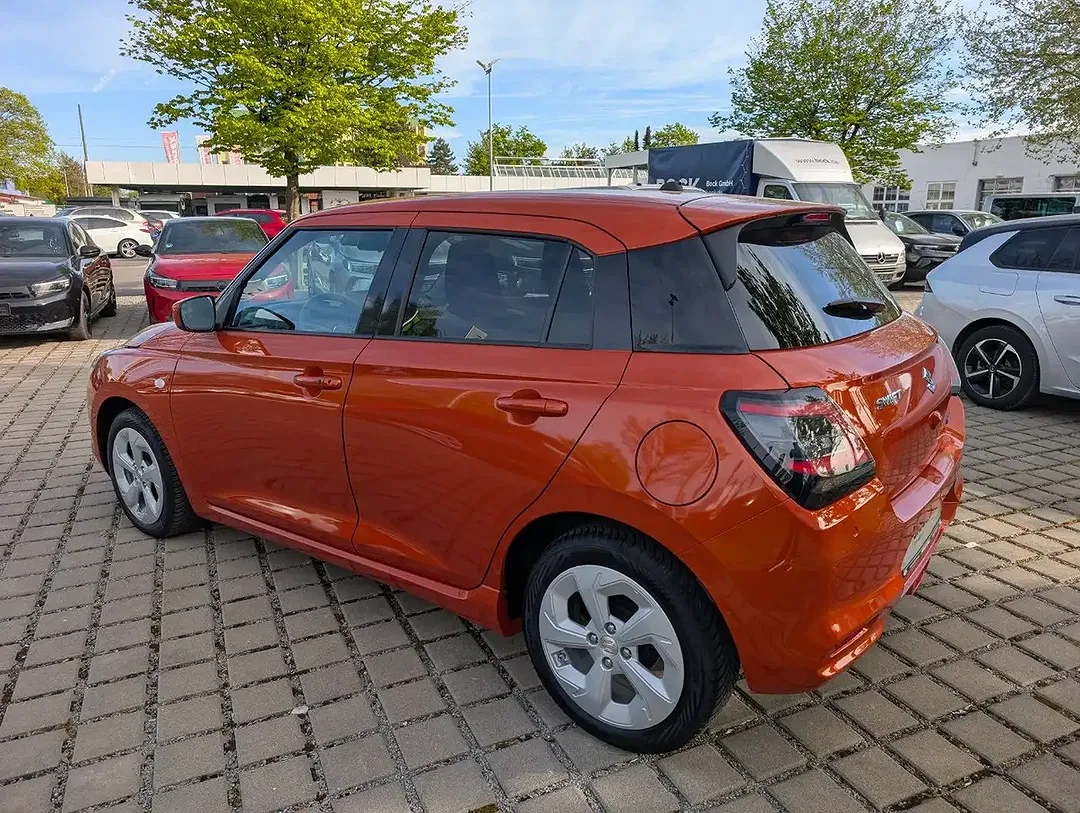 Suzuki Swift - Thumbnail 4