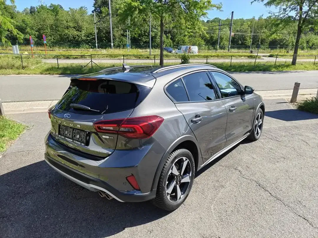 Ford Focus - Thumbnail 3