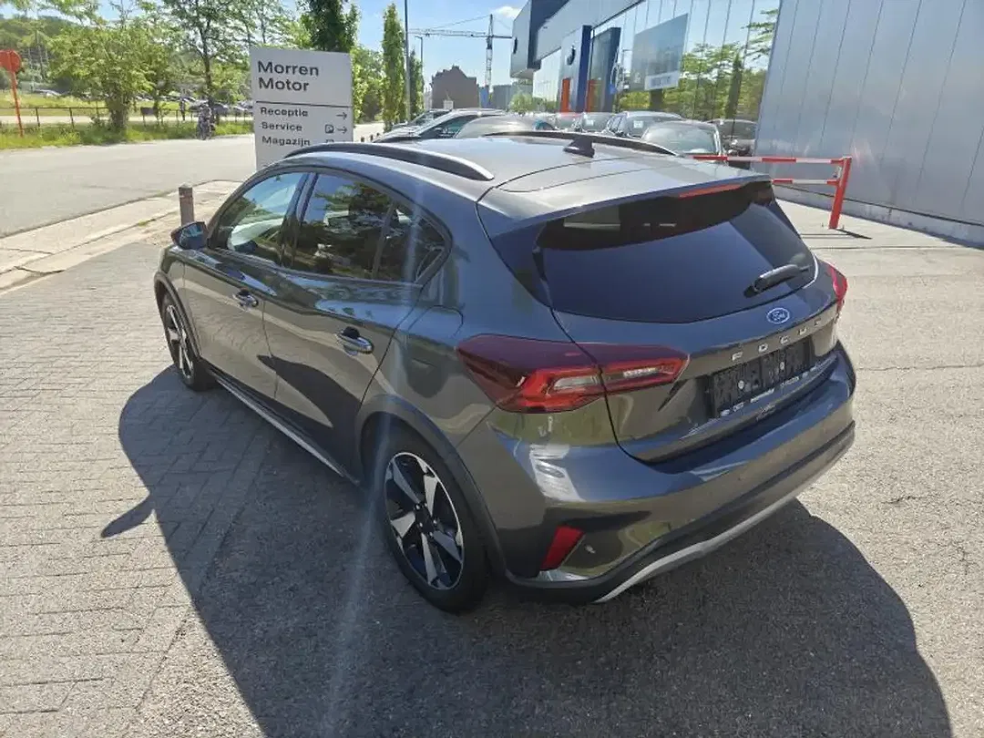 Ford Focus - Thumbnail 4