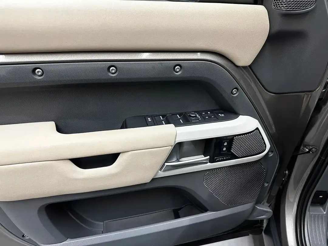 Land Rover Defender - Thumbnail 14