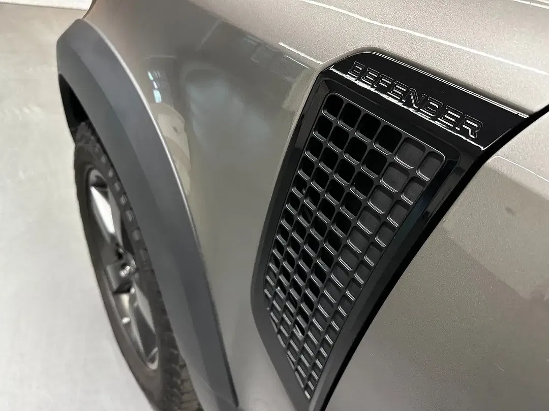 Land Rover Defender - Thumbnail 4