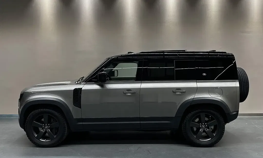 Land Rover Defender - Thumbnail 5