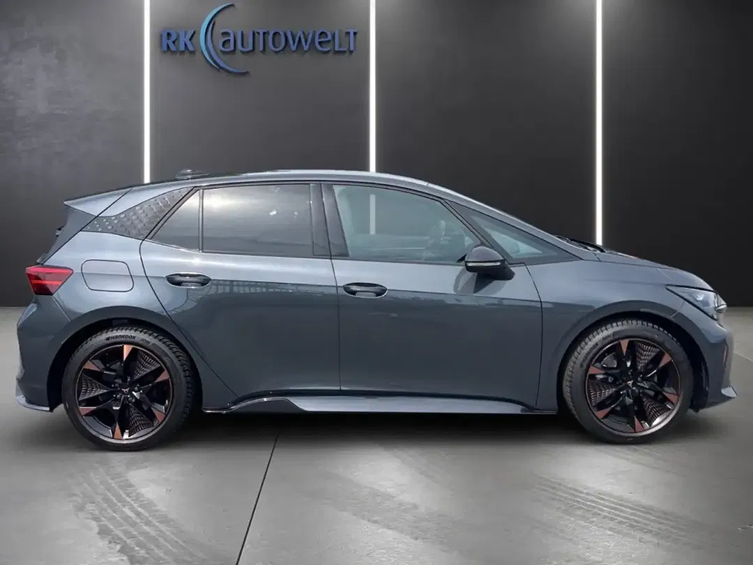 CUPRA Born - Thumbnail 3