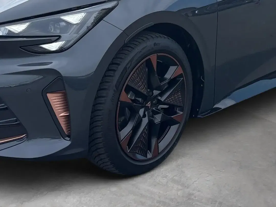 CUPRA Born - Thumbnail 8
