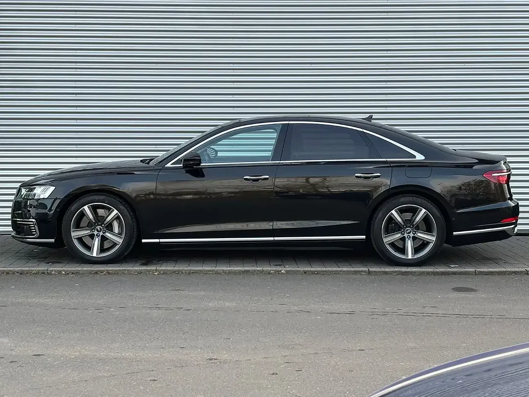 Audi A8 - Thumbnail 3