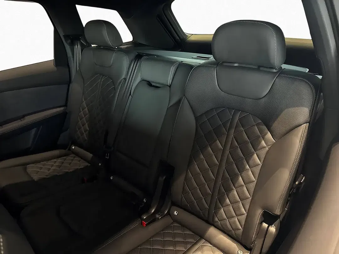 Audi Q7 - Thumbnail 13