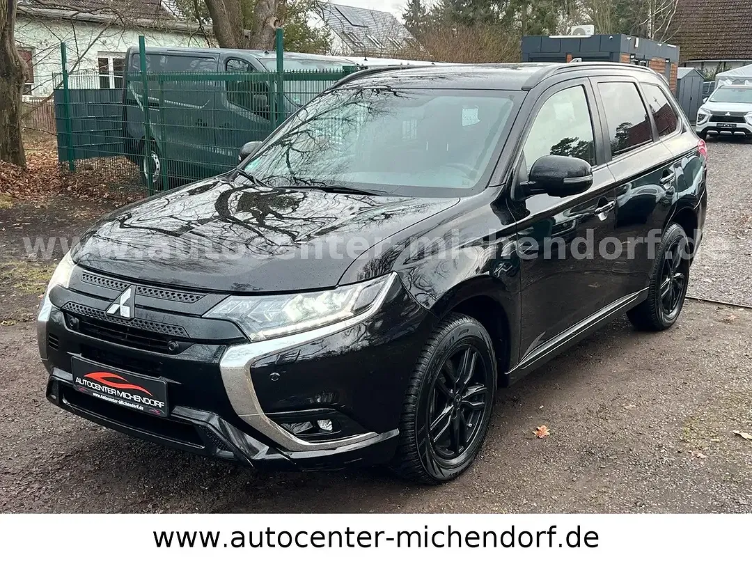 Mitsubishi Outlander PHEV 4WD Top
