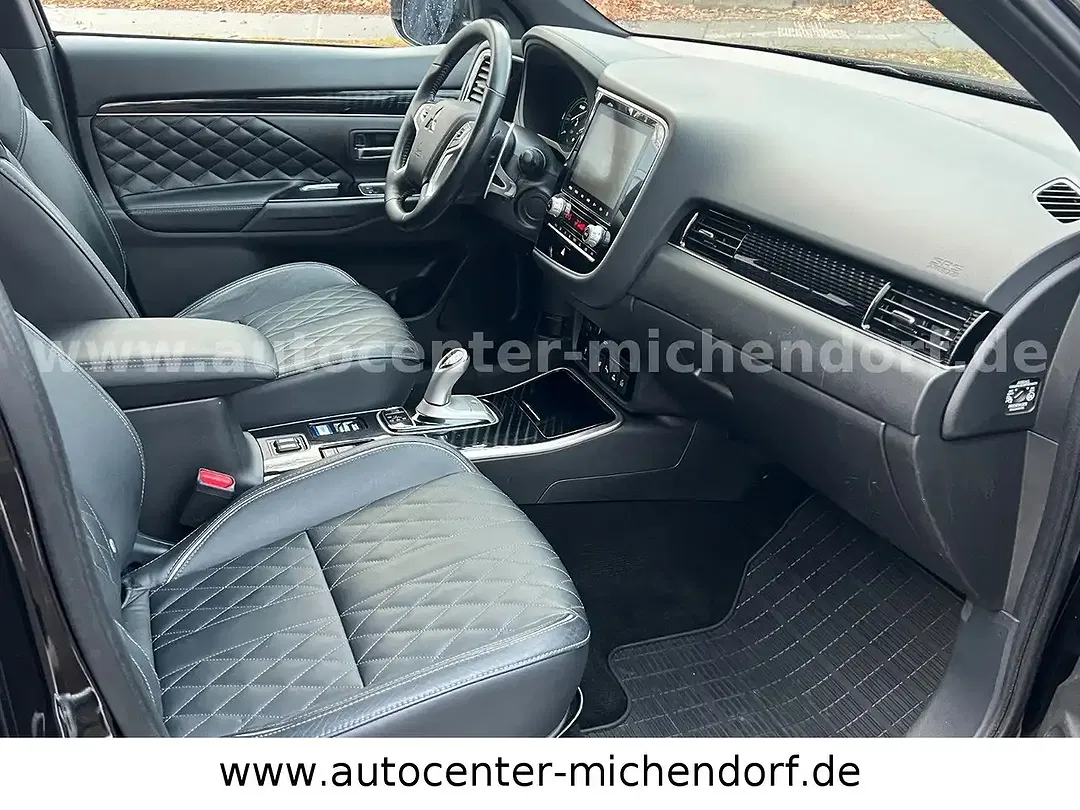Mitsubishi Outlander - Thumbnail 10