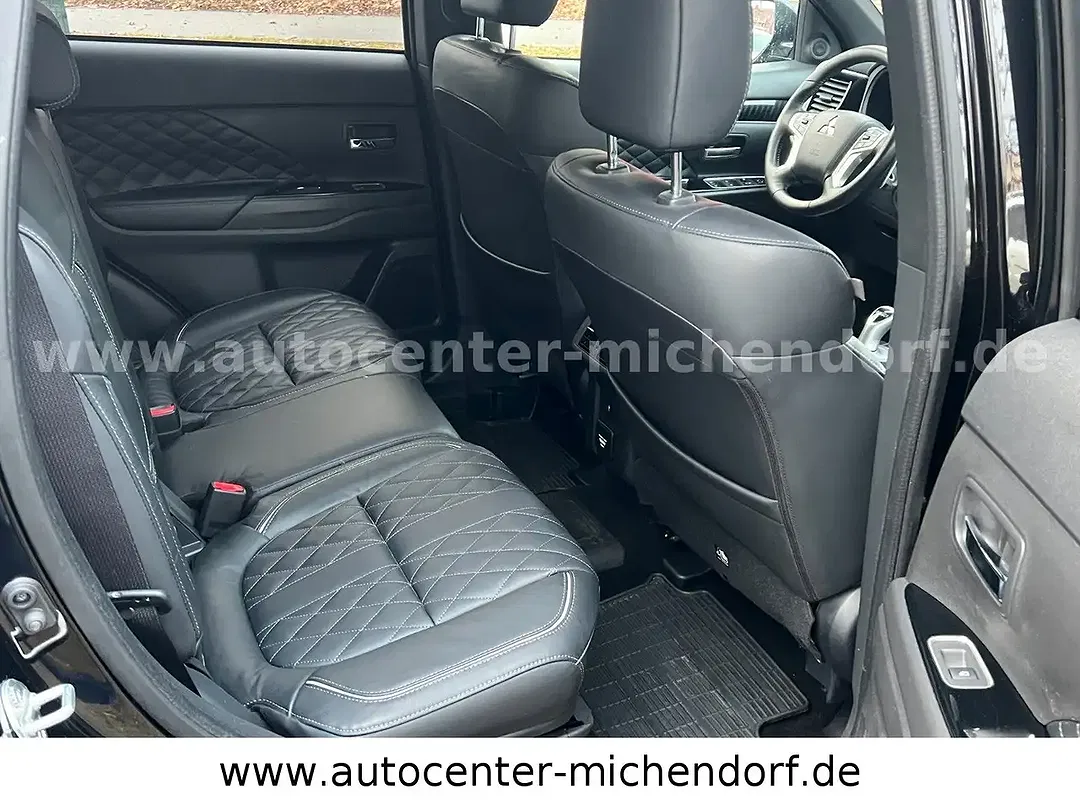 Mitsubishi Outlander - Thumbnail 11