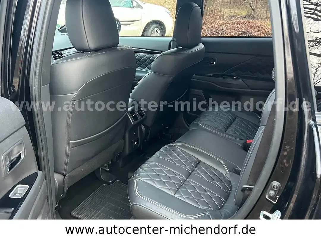 Mitsubishi Outlander - Thumbnail 13