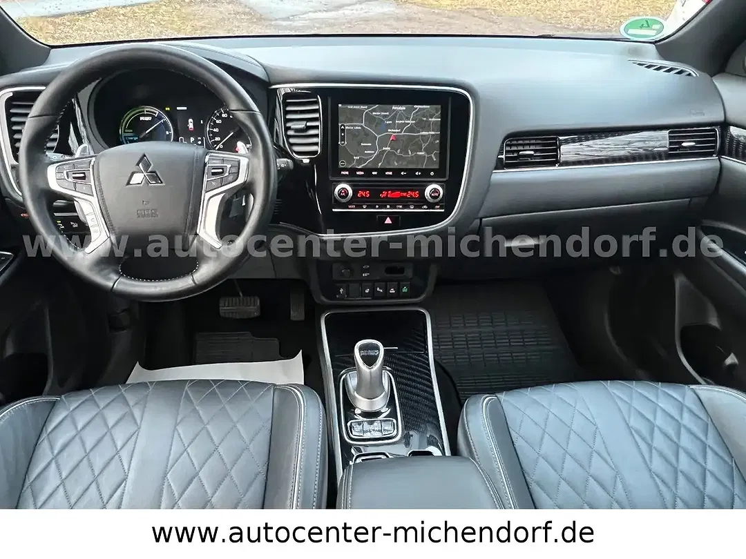Mitsubishi Outlander - Thumbnail 14