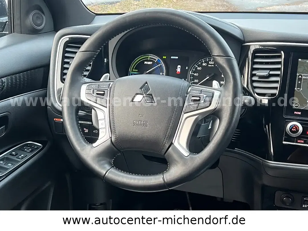Mitsubishi Outlander - Thumbnail 16