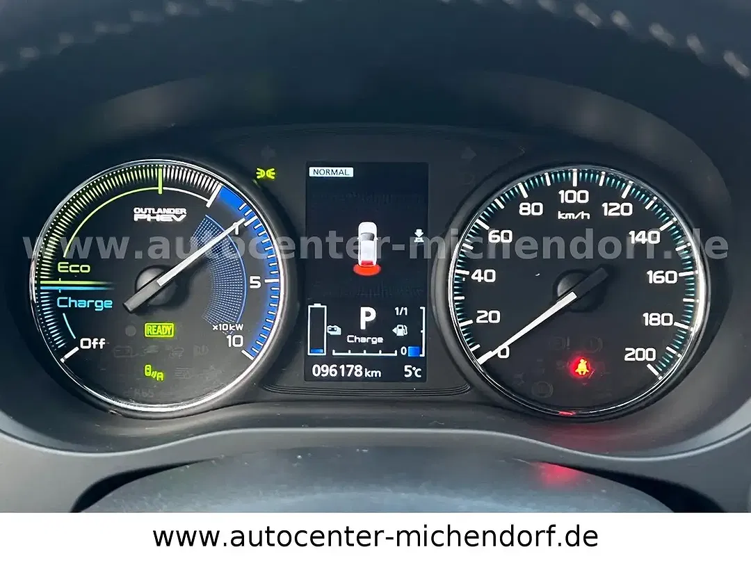 Mitsubishi Outlander - Thumbnail 17