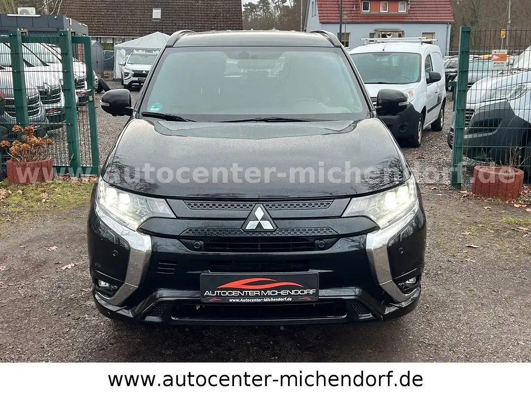 Mitsubishi Outlander - Thumbnail 2