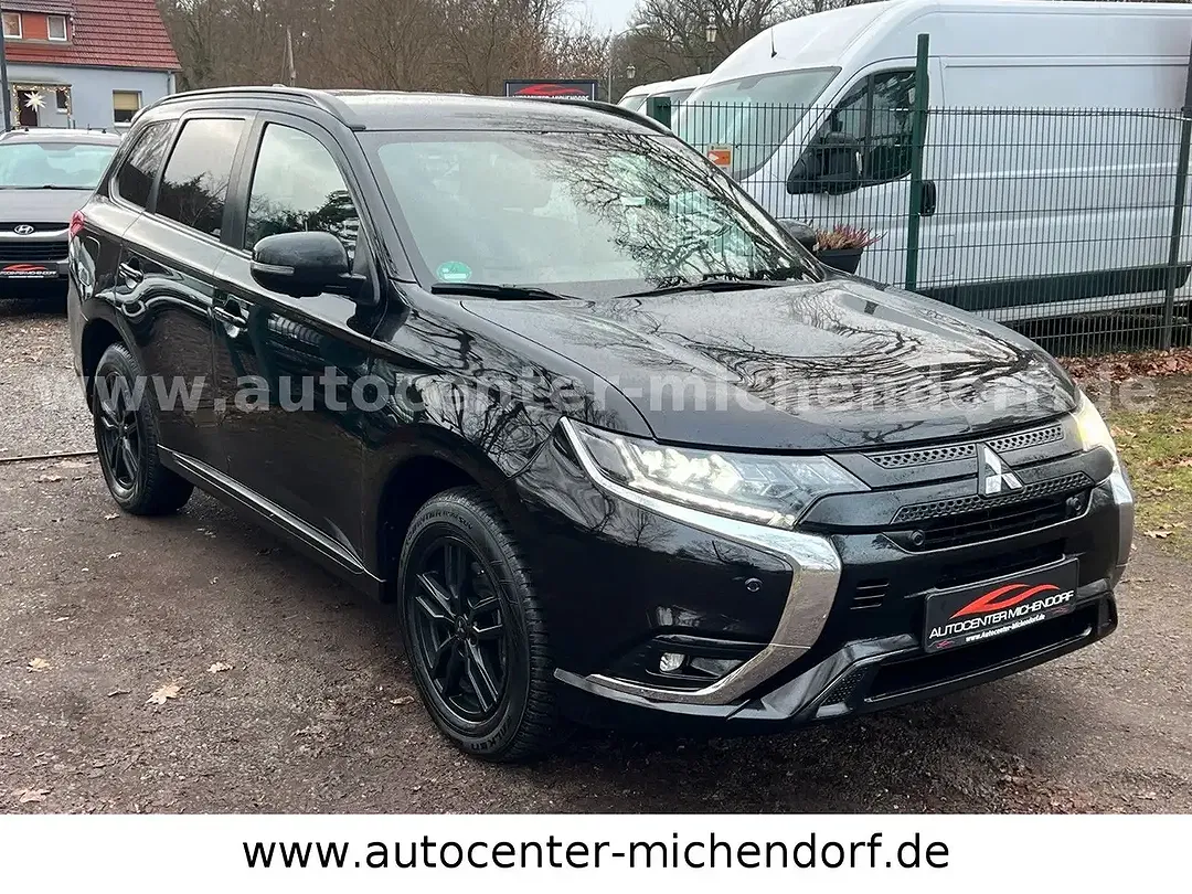 Mitsubishi Outlander - Thumbnail 3