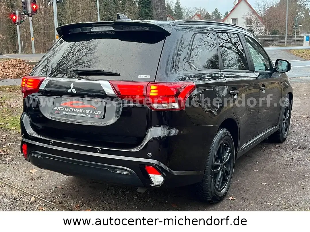 Mitsubishi Outlander - Thumbnail 4