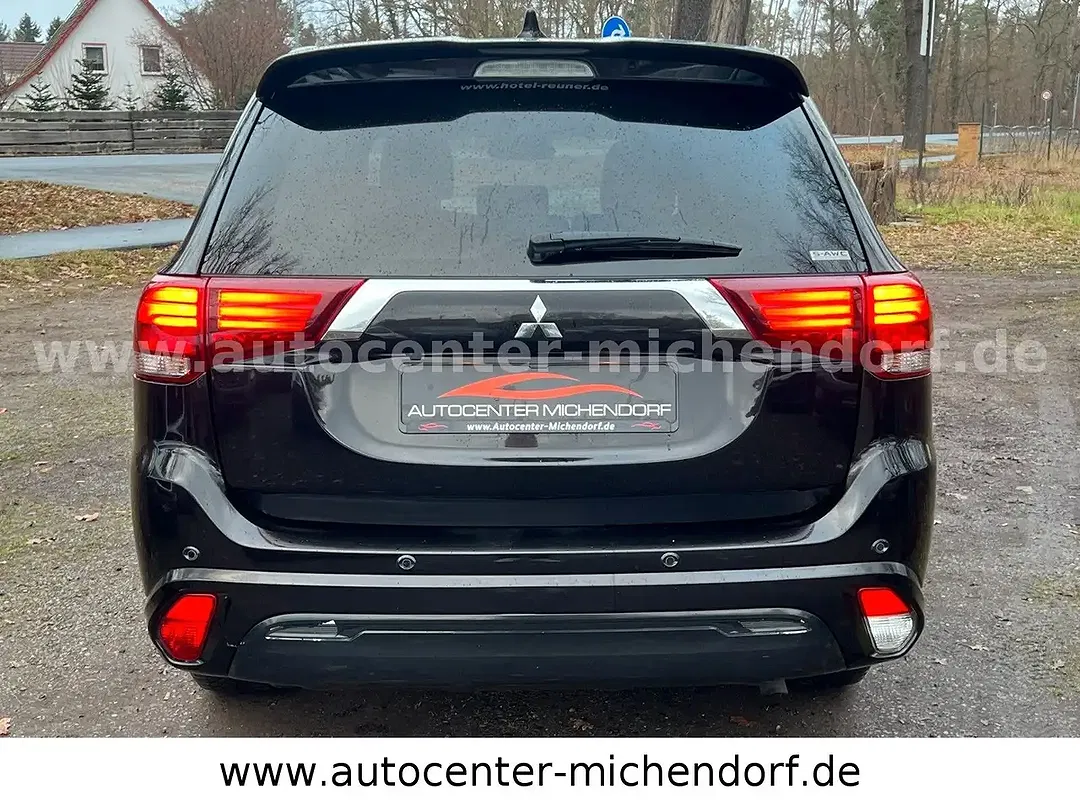 Mitsubishi Outlander - Thumbnail 5