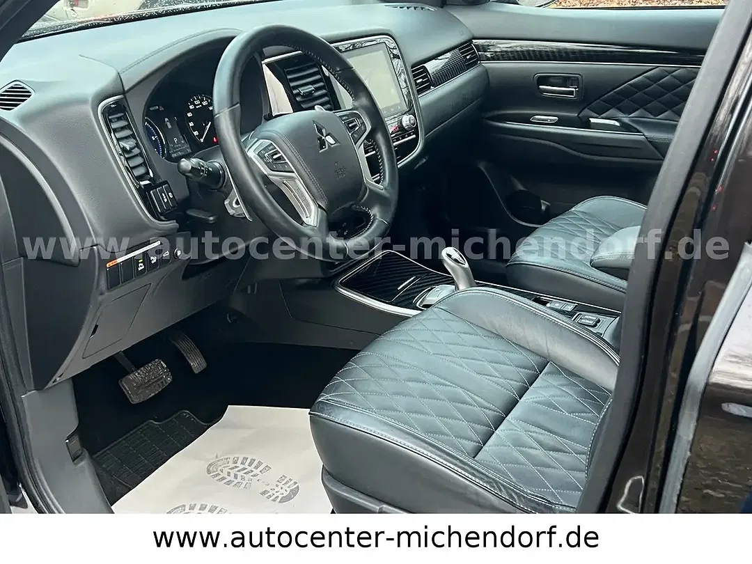 Mitsubishi Outlander - Thumbnail 7