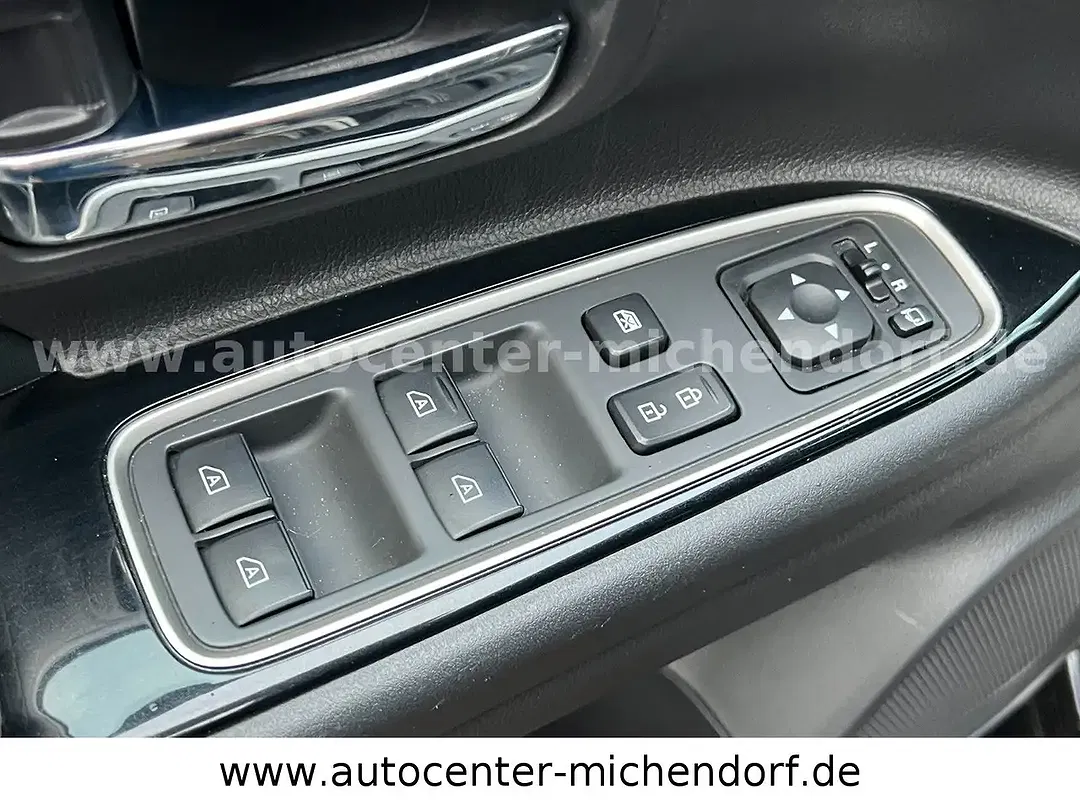 Mitsubishi Outlander - Thumbnail 8