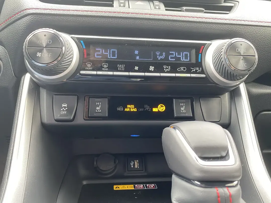 Toyota RAV 4 - Thumbnail 15