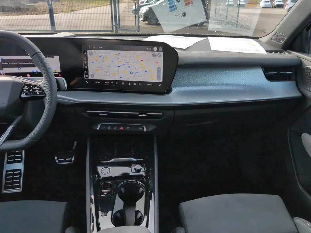 Audi Q3 - Thumbnail 8