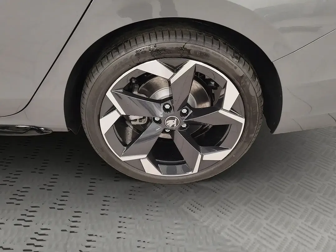 Skoda Superb - Thumbnail 2