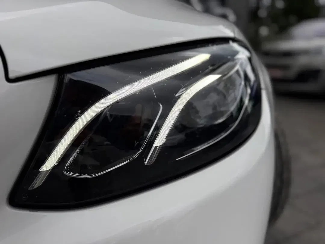 Mercedes-Benz E 200 - Thumbnail 13