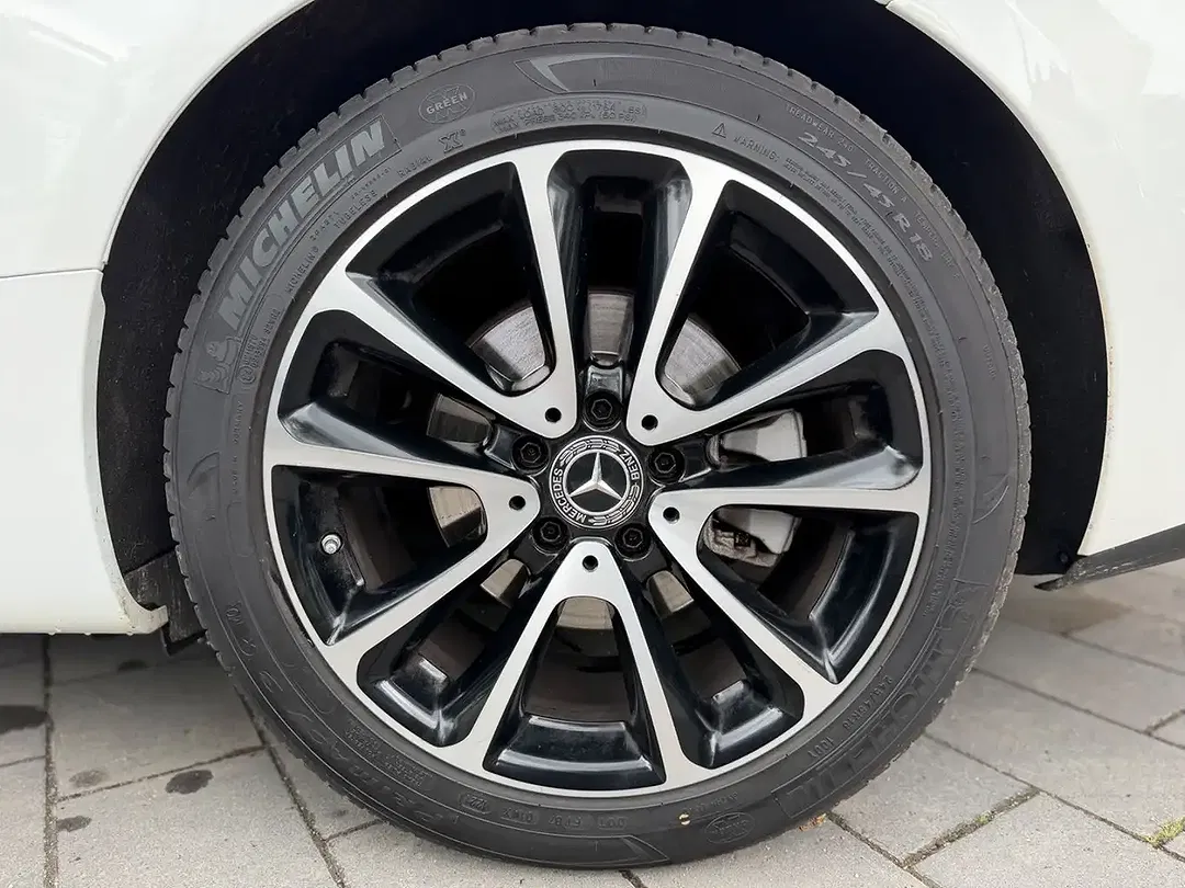 Mercedes-Benz E 200 - Thumbnail 14