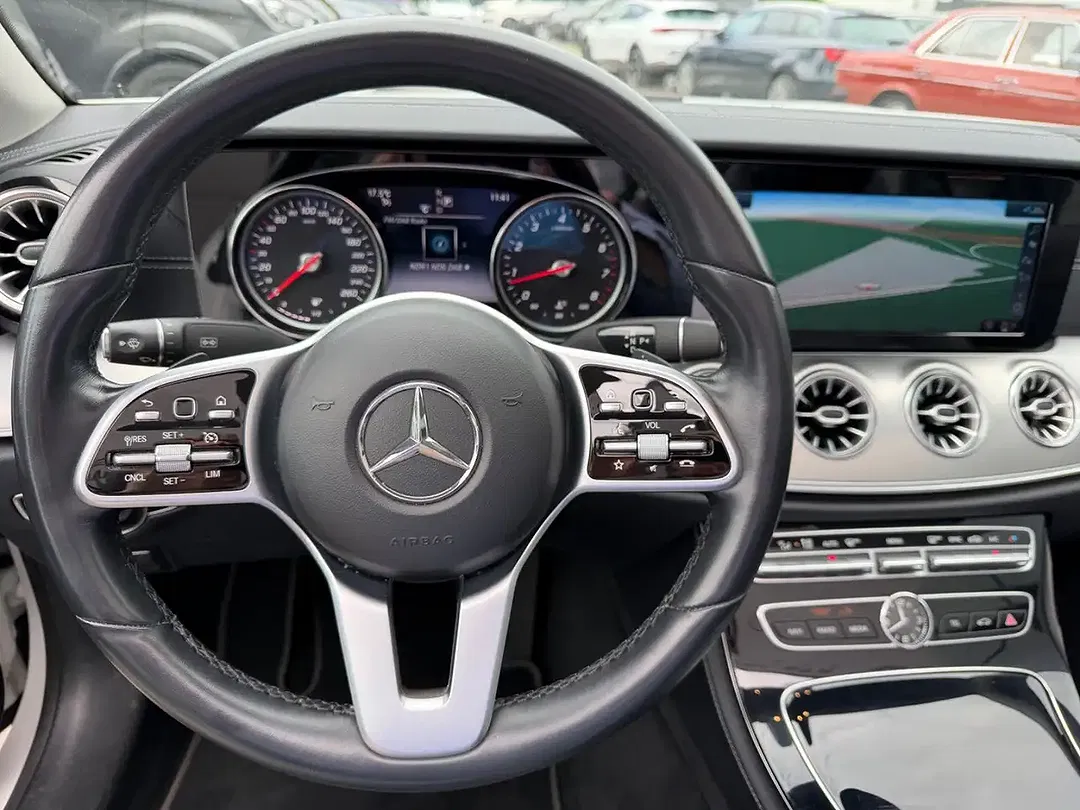 Mercedes-Benz E 200 - Thumbnail 17
