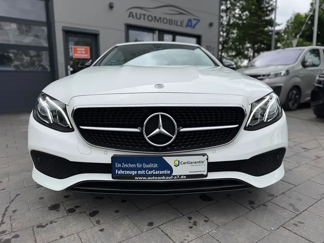 Mercedes-Benz E 200 - Thumbnail 2