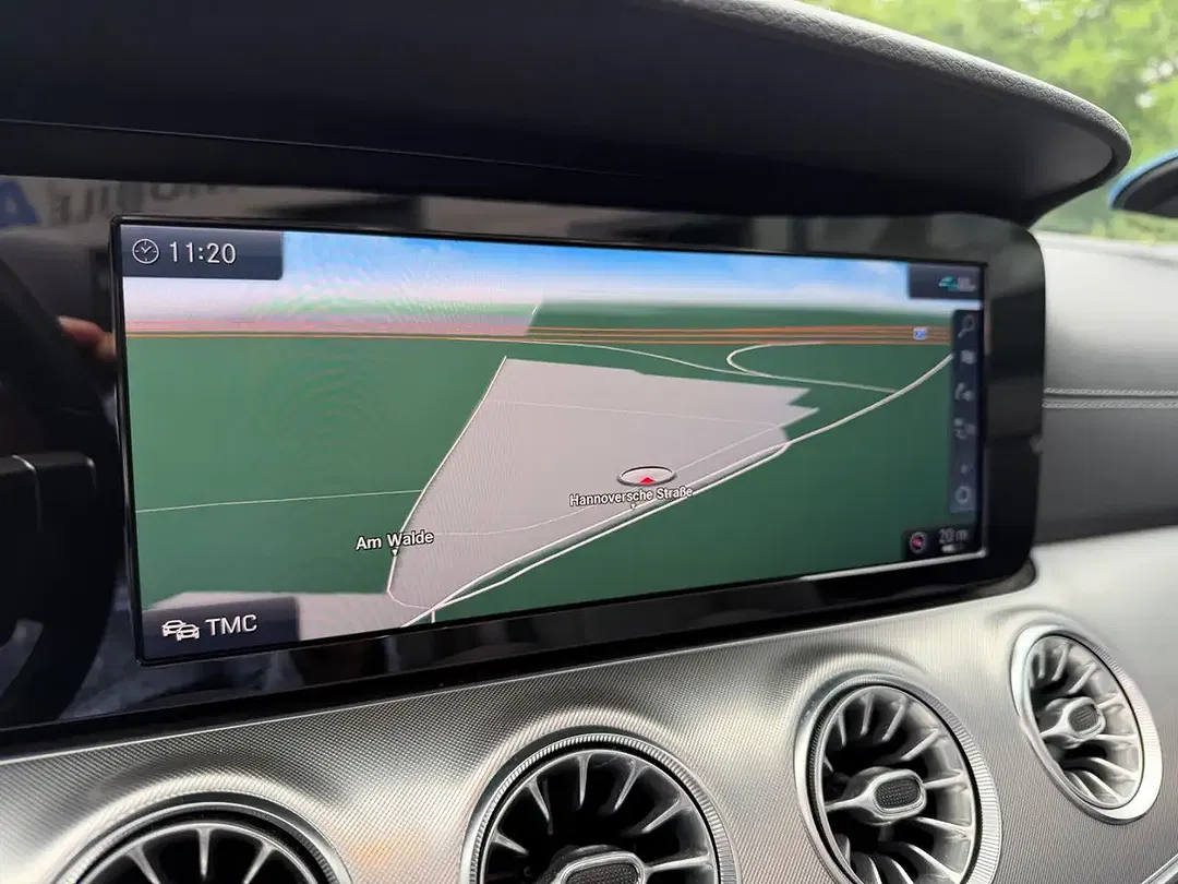 Mercedes-Benz E 200 - Thumbnail 25