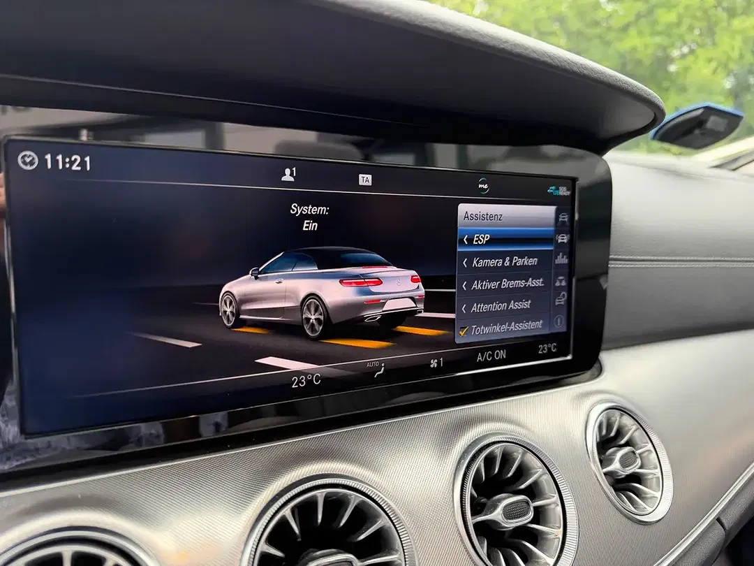 Mercedes-Benz E 200 - Thumbnail 28