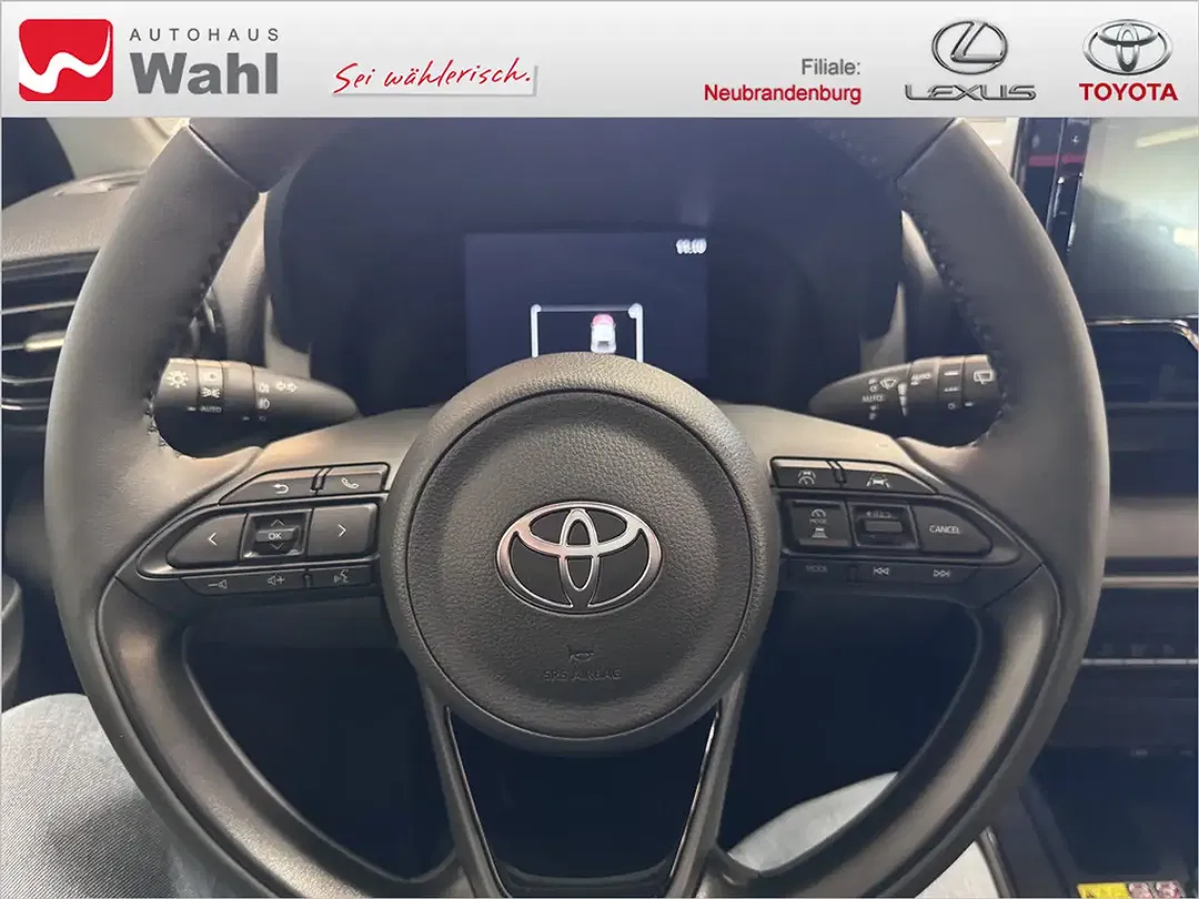 Toyota Yaris - Thumbnail 11