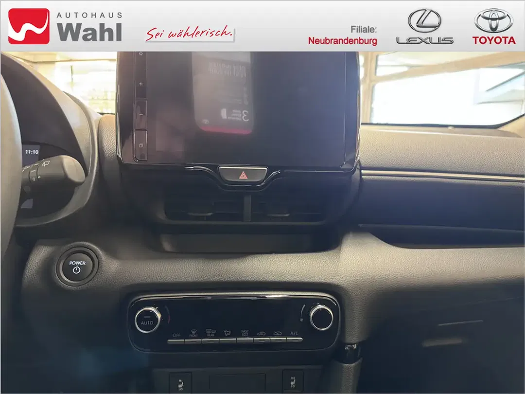 Toyota Yaris - Thumbnail 13