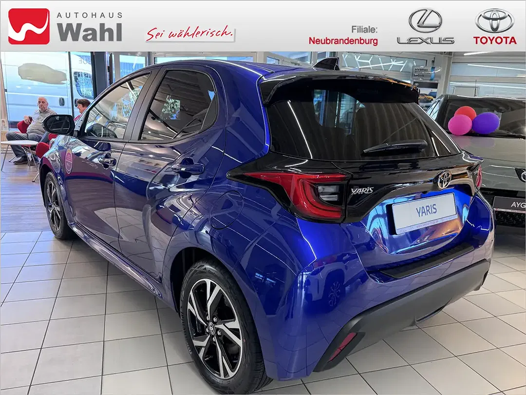 Toyota Yaris - Thumbnail 3