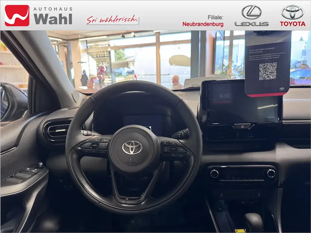 Toyota Yaris - Thumbnail 9
