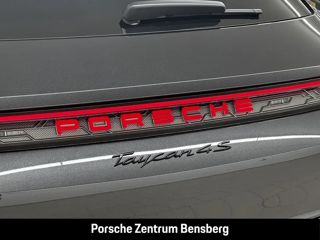 Porsche Taycan - Thumbnail 11